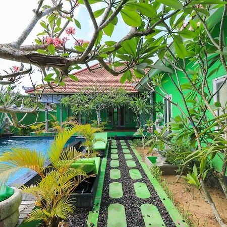 The Green Groves Hostel Lembongan Exterior foto