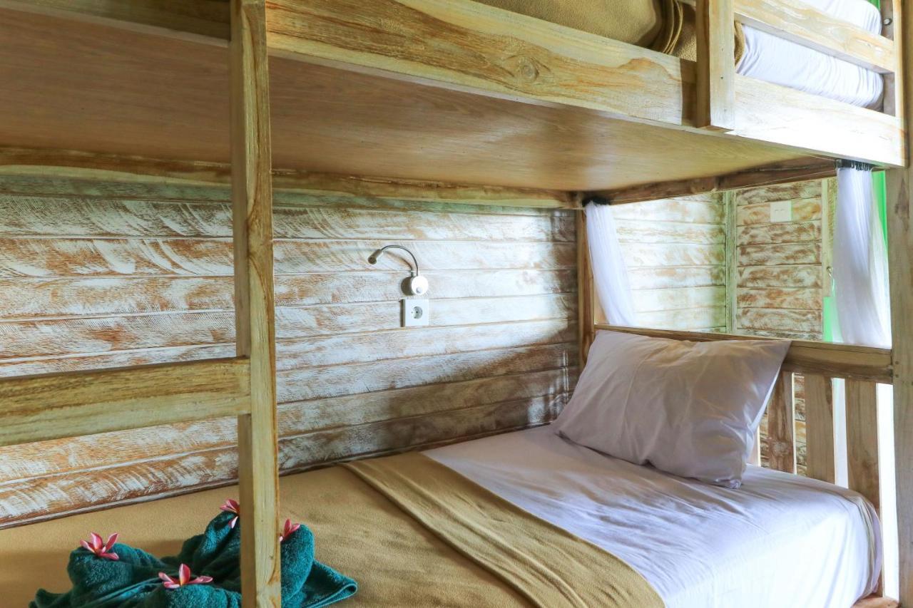 The Green Groves Hostel Lembongan Exterior foto